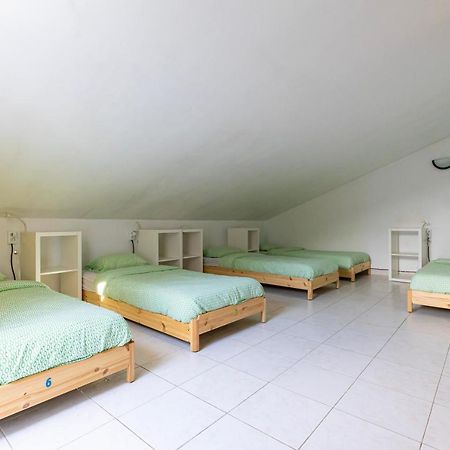 Pineapple Surf House Hostel Atouguia Da Baleia Exterior foto