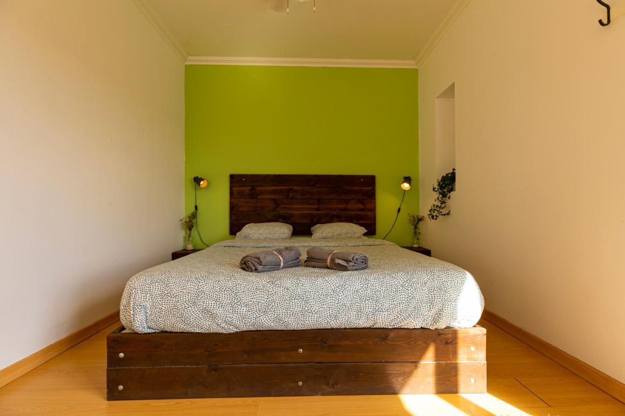 Pineapple Surf House Hostel Atouguia Da Baleia Exterior foto