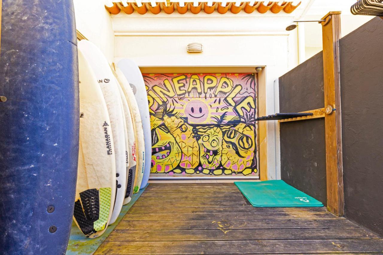Pineapple Surf House Hostel Atouguia Da Baleia Exterior foto