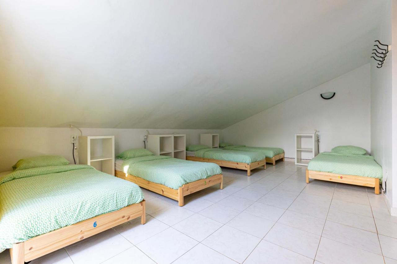 Pineapple Surf House Hostel Atouguia Da Baleia Exterior foto