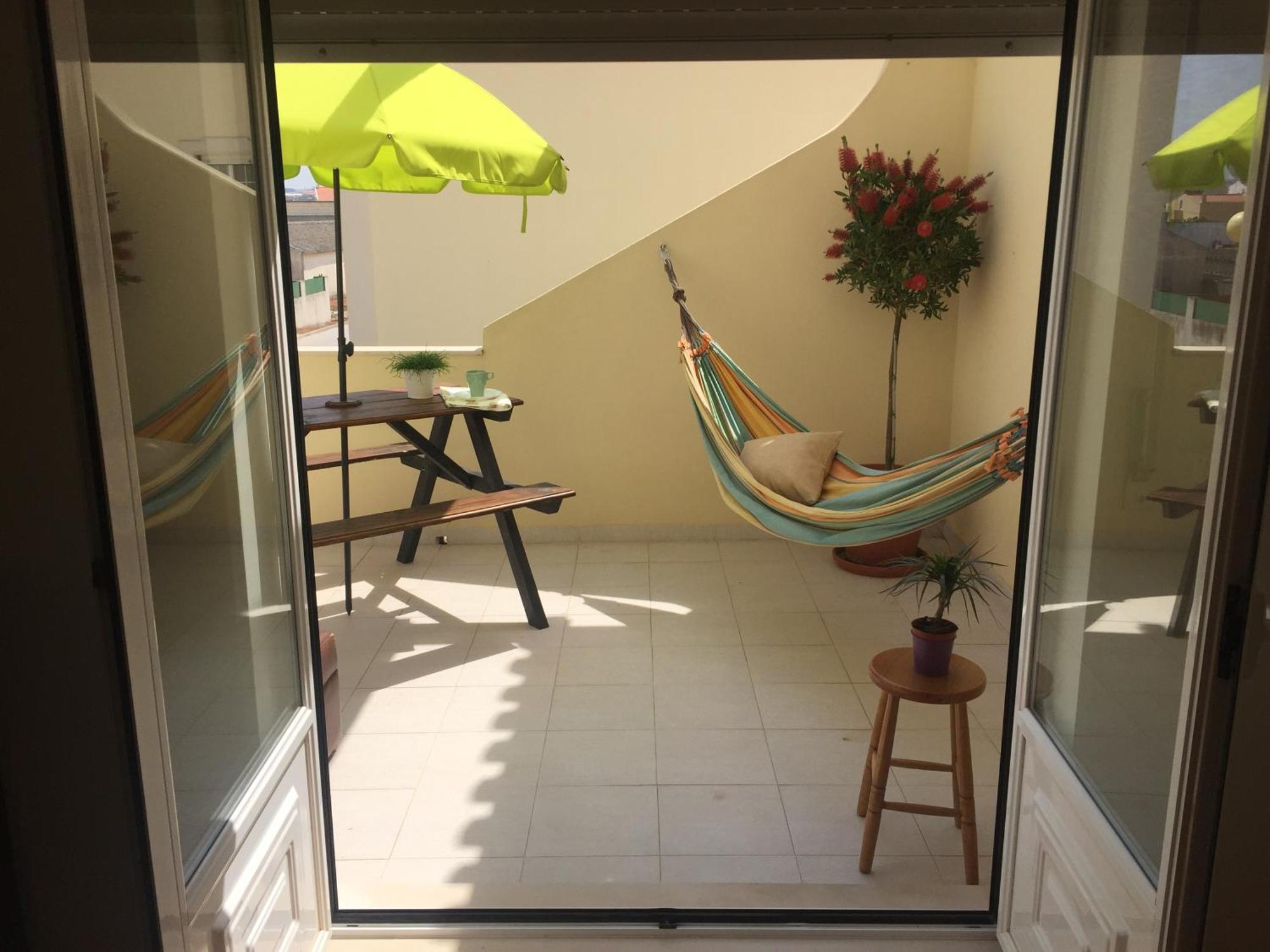Pineapple Surf House Hostel Atouguia Da Baleia Exterior foto